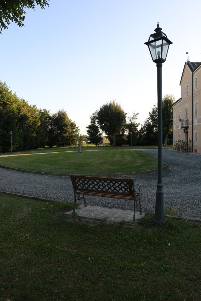 Villa Meli Lupi - Residenze Temporanee Parma Exterior foto